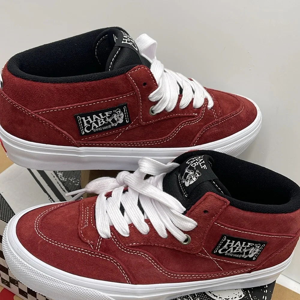 Vans Men’s Skate Half Cab
Pig Suede Brick
VN0A5KYABRI Sneakers - Picture 10 of 16